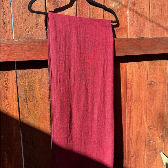 Isabel Marant soft scarf in burgundy - Picture 9 of 10